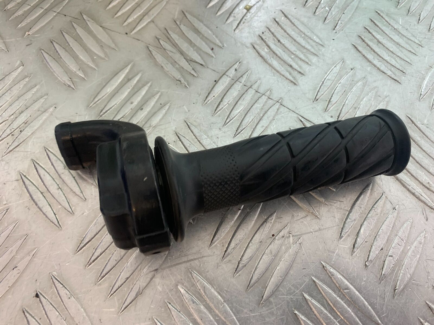 YAMAHA YZF600 YZF 600 THUNDERCAT THROTTLE AND GRIP    1996-2003 (CMB1134)