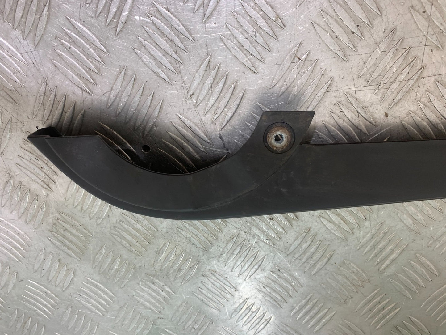 SINNIS HOODLUM 125  CHAIN GUARD YEAR 2021-2025 (CMB1196)