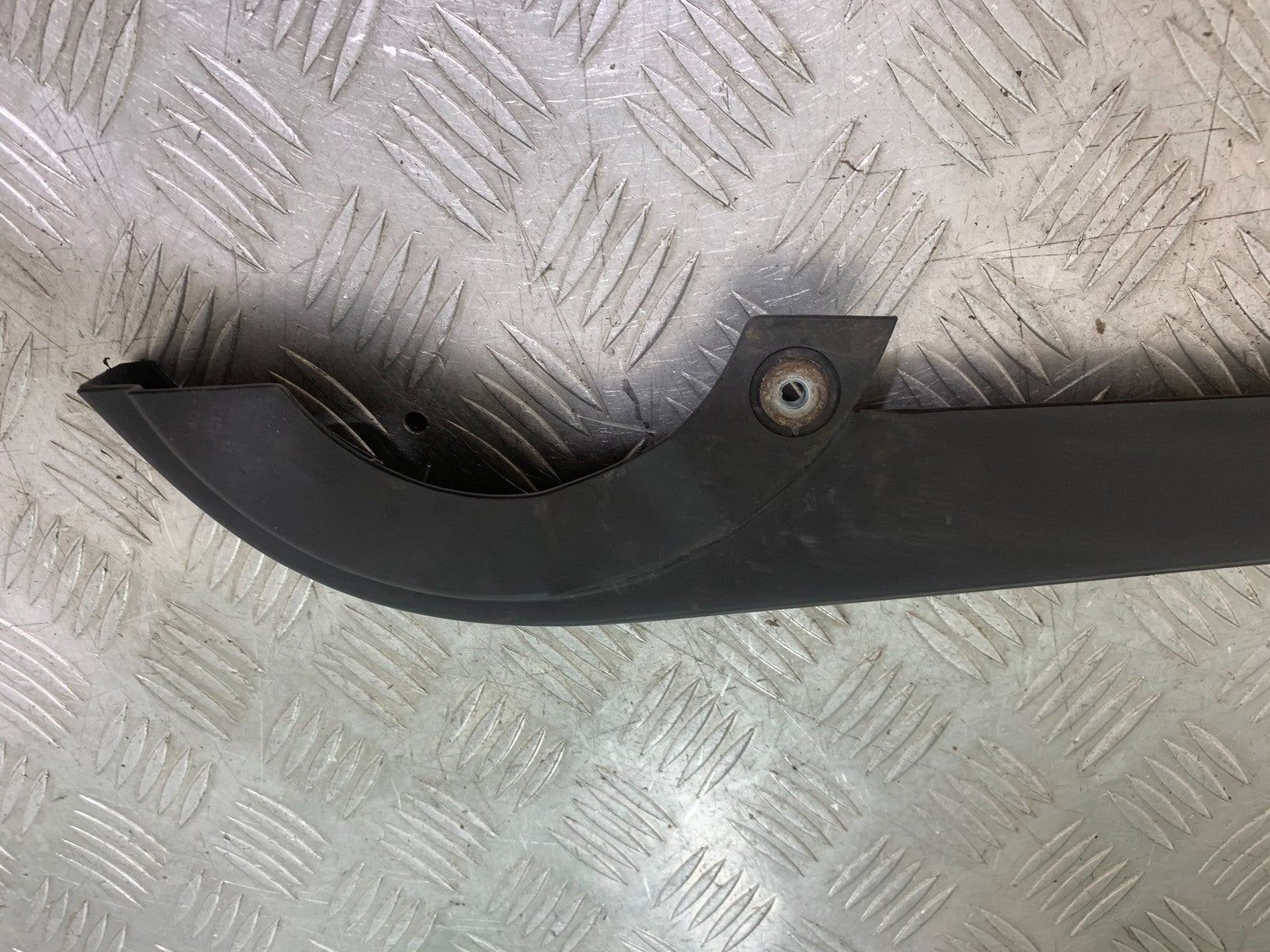 SINNIS HOODLUM 125  CHAIN GUARD YEAR 2021-2025 (CMB1196)