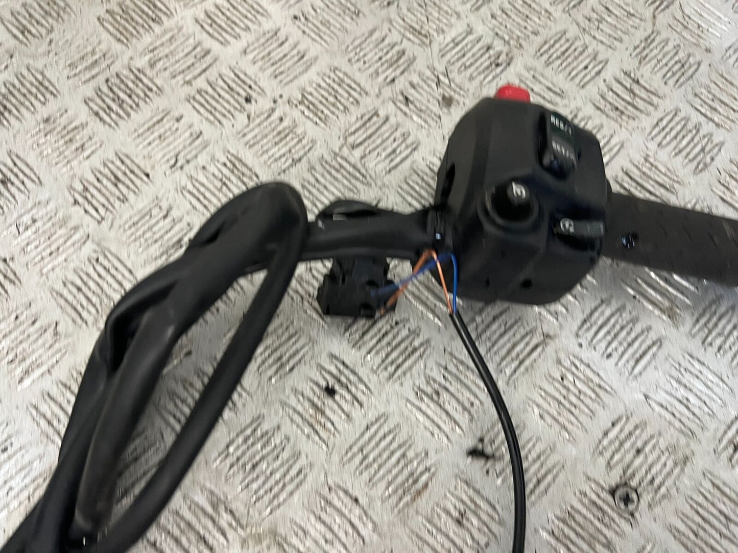 TRIUMPH TIGER 1200 EXPLORER RIGHT SWITCH GEAR   YEAR  2012-2015 (STOCK 901)