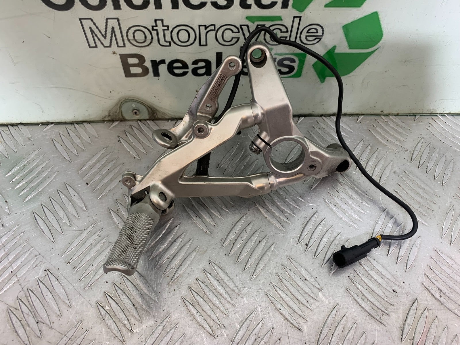 DUCATI 1299 PANIGALE FRONT RIGHT HANGER AND PEG  YEAR 2016 (CMB 1187)