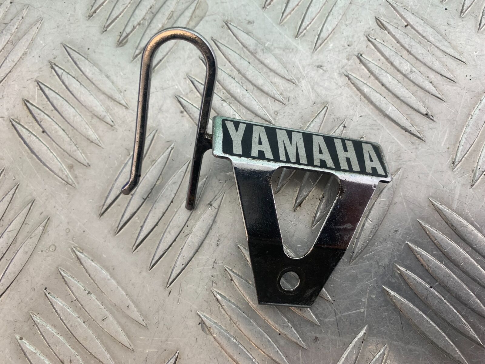 YAMAHA XV535 XV 535 VIRAGO CHROME YAMAHA BADGE  YEAR 1994-02 (CMB1044)