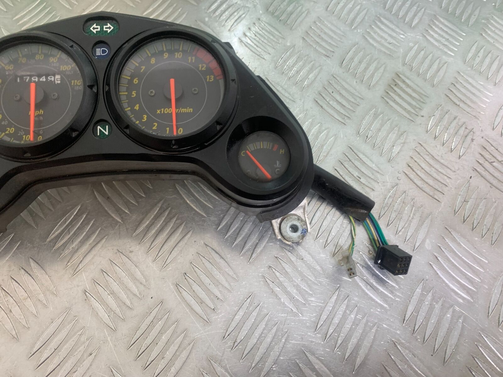 HONDA CBR125 CBR 125 CLOCKS SPEEDO DASH YEAR 2004-06  (CMB1040)