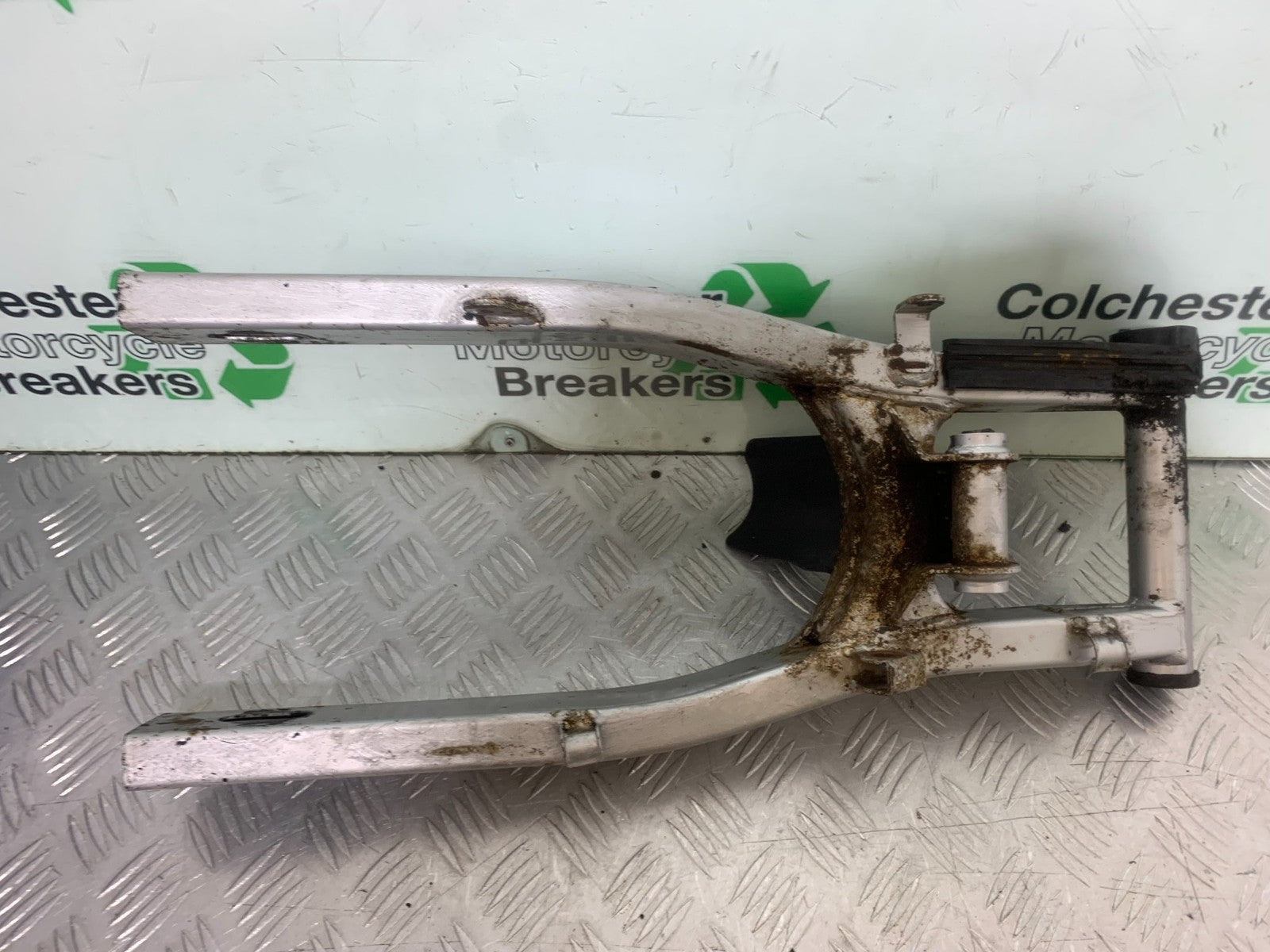 SUZUKI GS500 GS 500 SWINGARM  YEAR 2001-2008 (CMB1254)