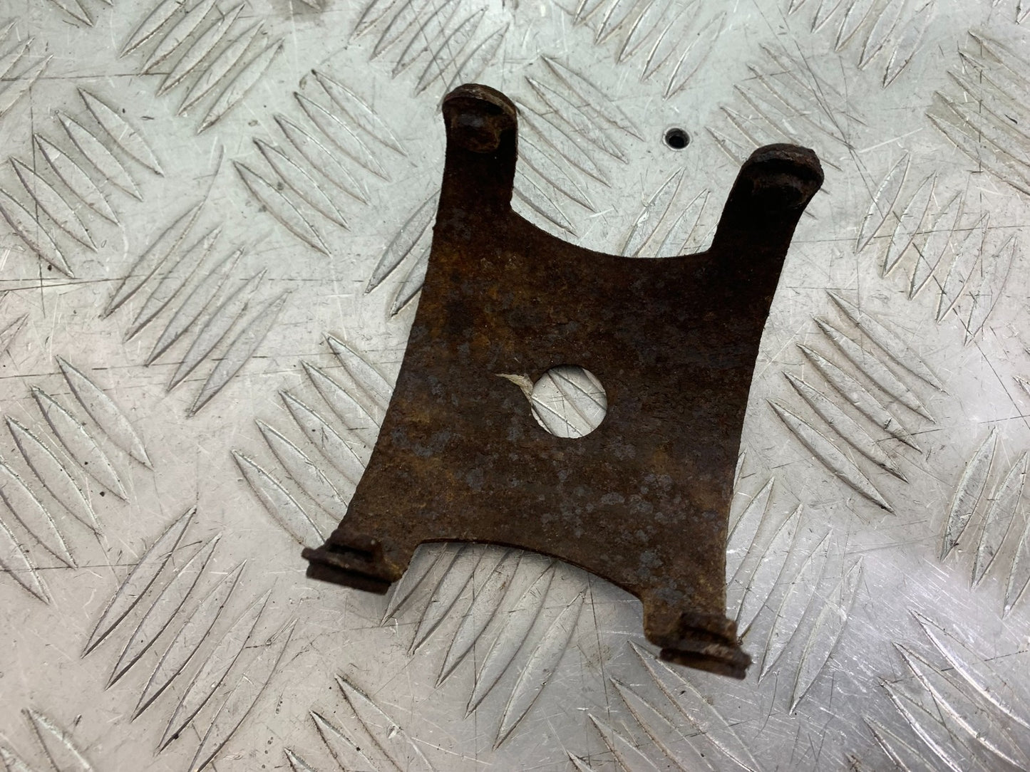 HONDA CBF125 CBF 125 FRONT MUDGUARD BRACKET  YEAR 2009-14 (CMB1182)