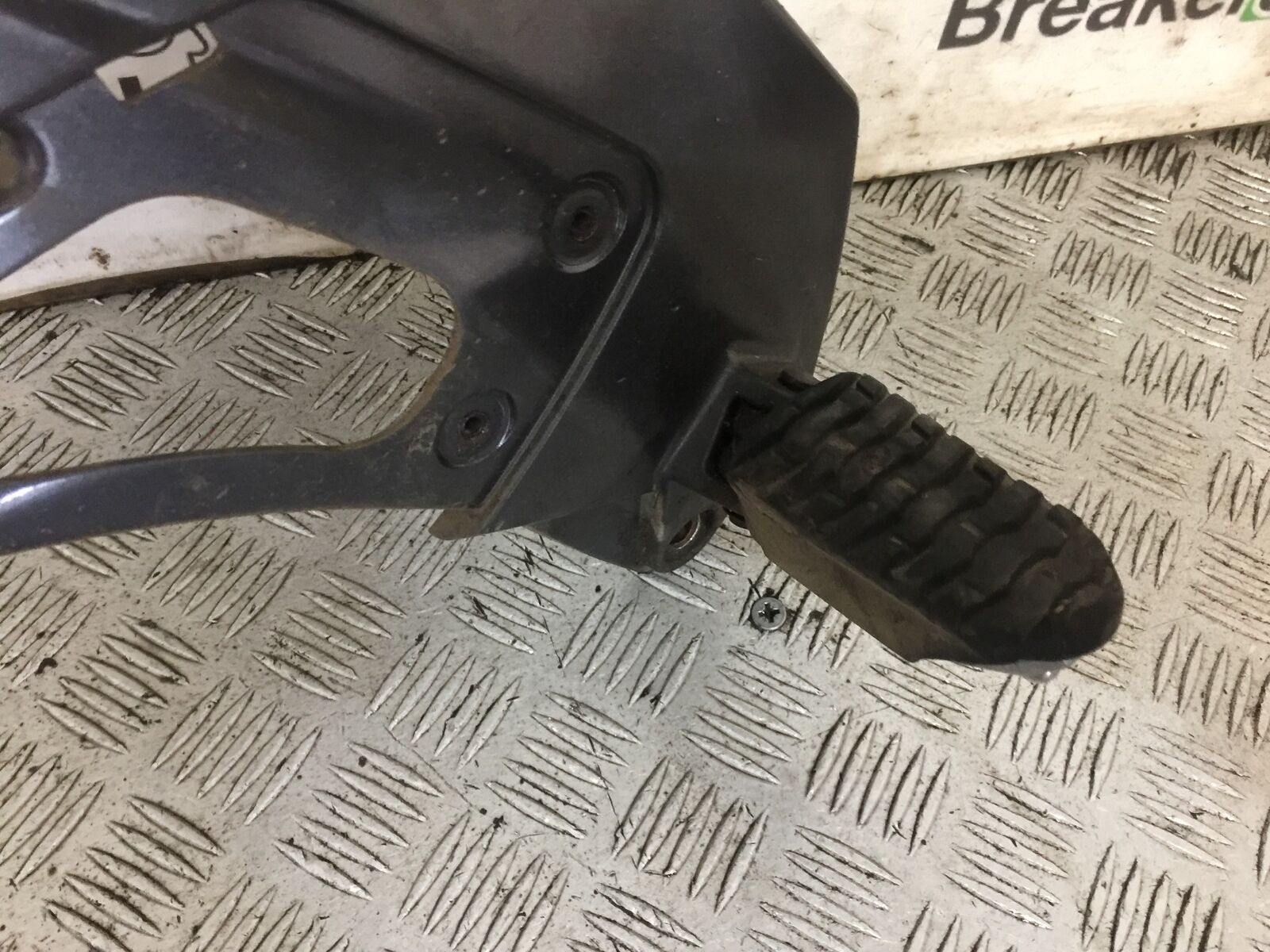 TRIUMPH TROPHY 1215 SE RIGHT HANGER   2012-2017 (STOCK 740)