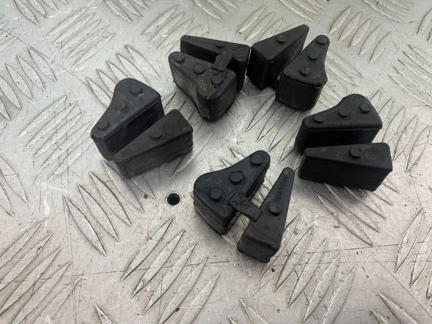 APRILIA RS660 RS 660 CUSH DRIVE RUBBERS   YEAR 2020-2024 (CMB1202)