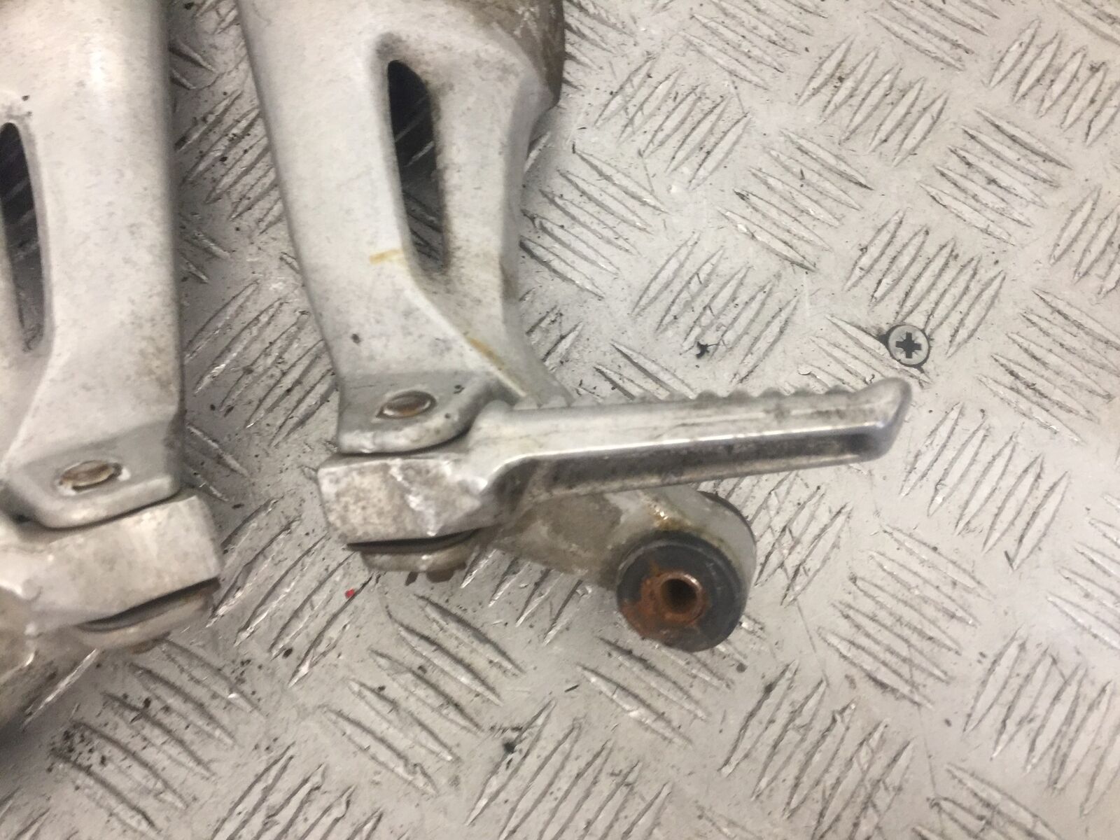 HONDA CBR1100 BLACKBIRD REAR HANGERS AND PEGS  YEAR 1996-1998 (STOCK 862)