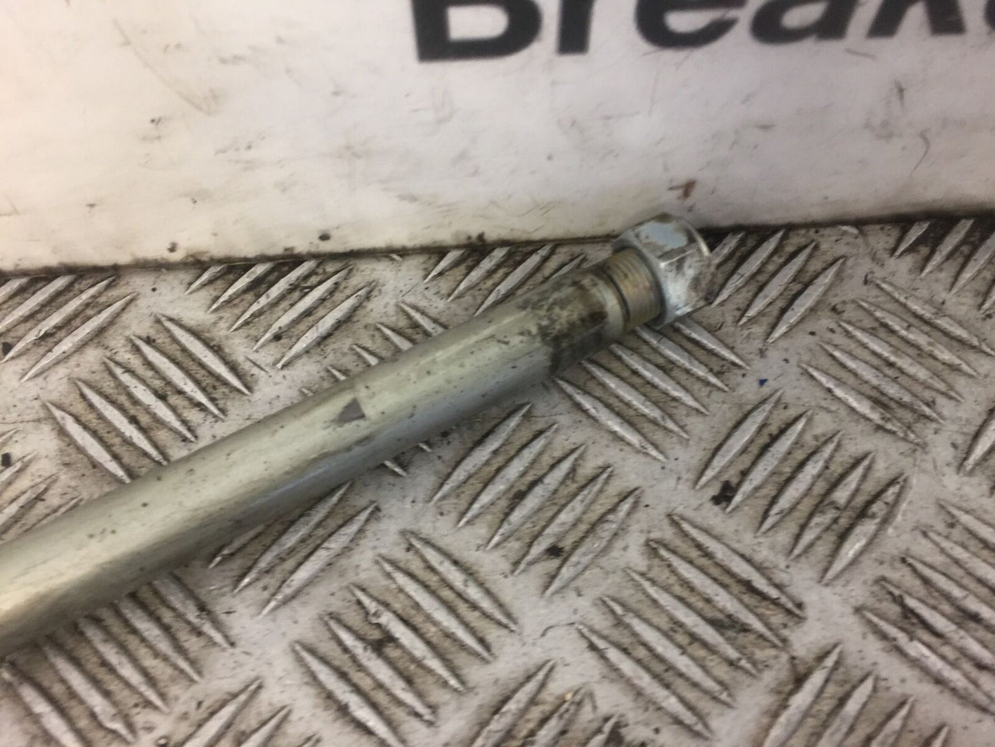 SUZUKI GSF1200 GSF 1200 BANDIT SWING ARM SPINDLE  MK2 YEAR  2003 STOCK 440
