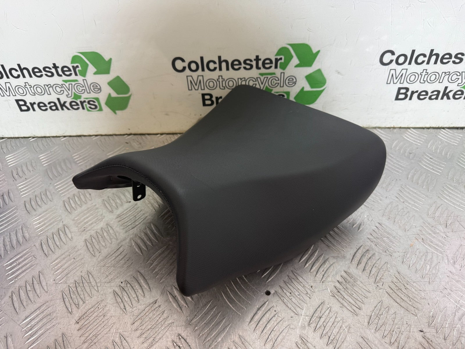 SUZUKI GSF650 GSF 650 BANDIT FRONT SEAT YEAR 2005-2008