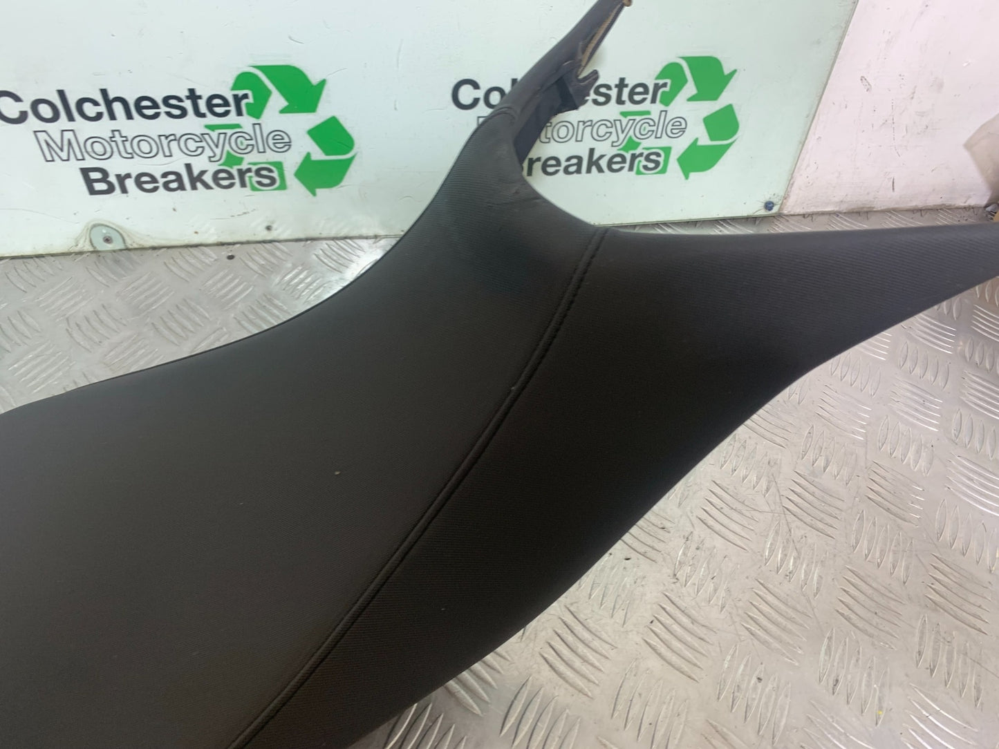 KTM 990 SUPERMOTO T SEAT  YEAR 2010-2011  (CMB1127)