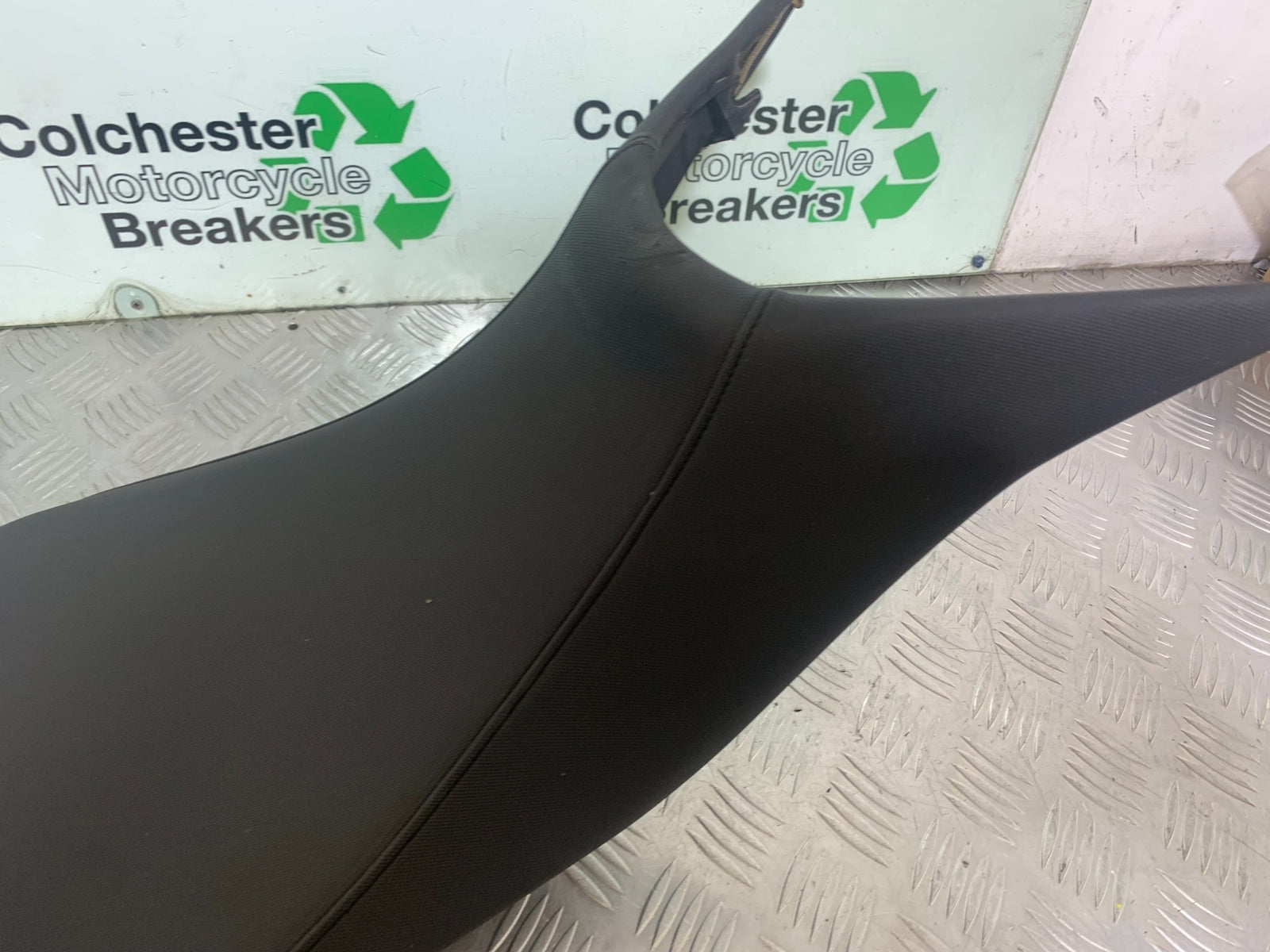 KTM 990 SUPERMOTO T SEAT  YEAR 2010-2011  (CMB1127)