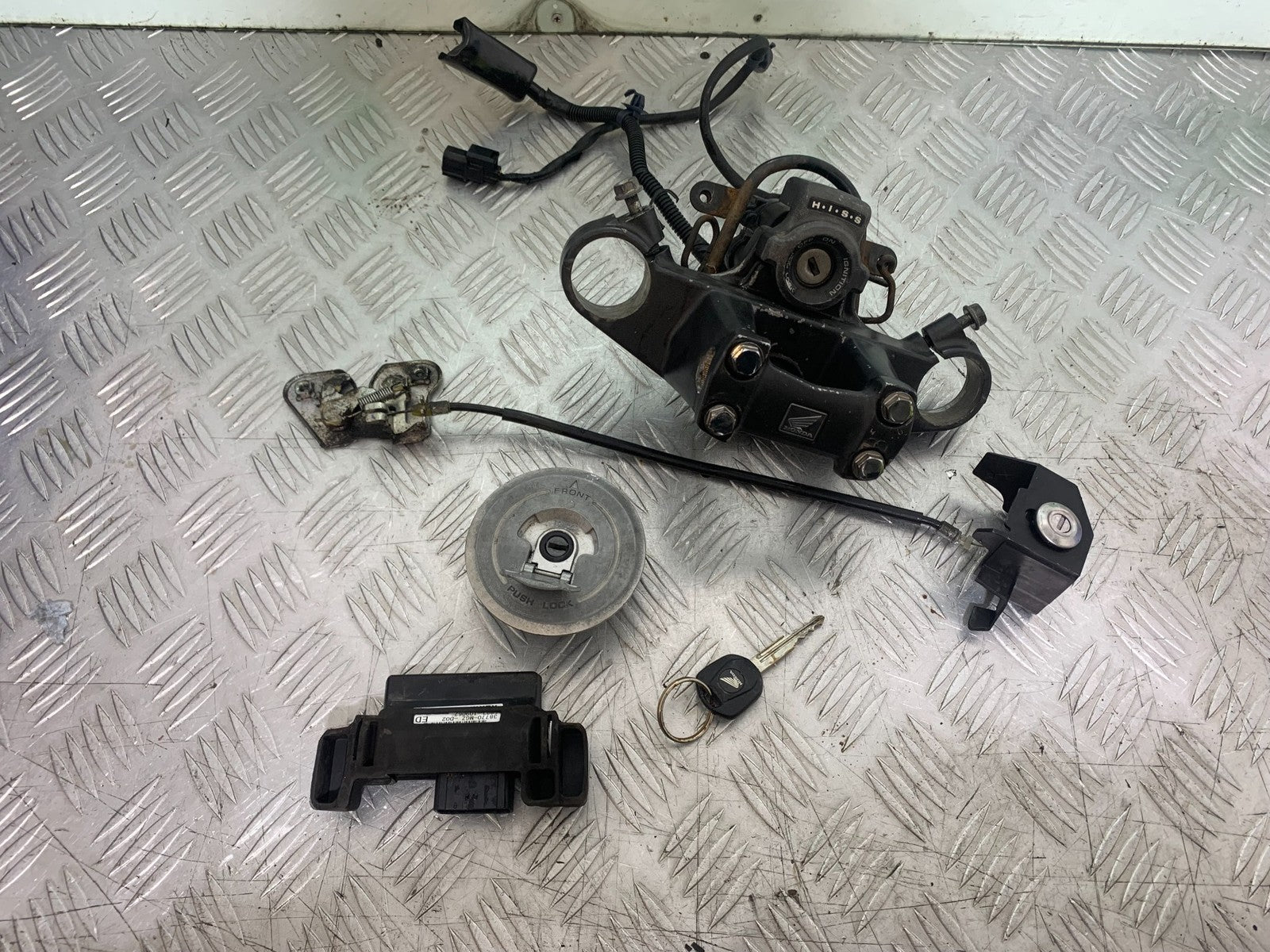 HONDA CB500 F CB500F ECU LOCKS KEY  YEAR 2013-2015  (CMB1235)