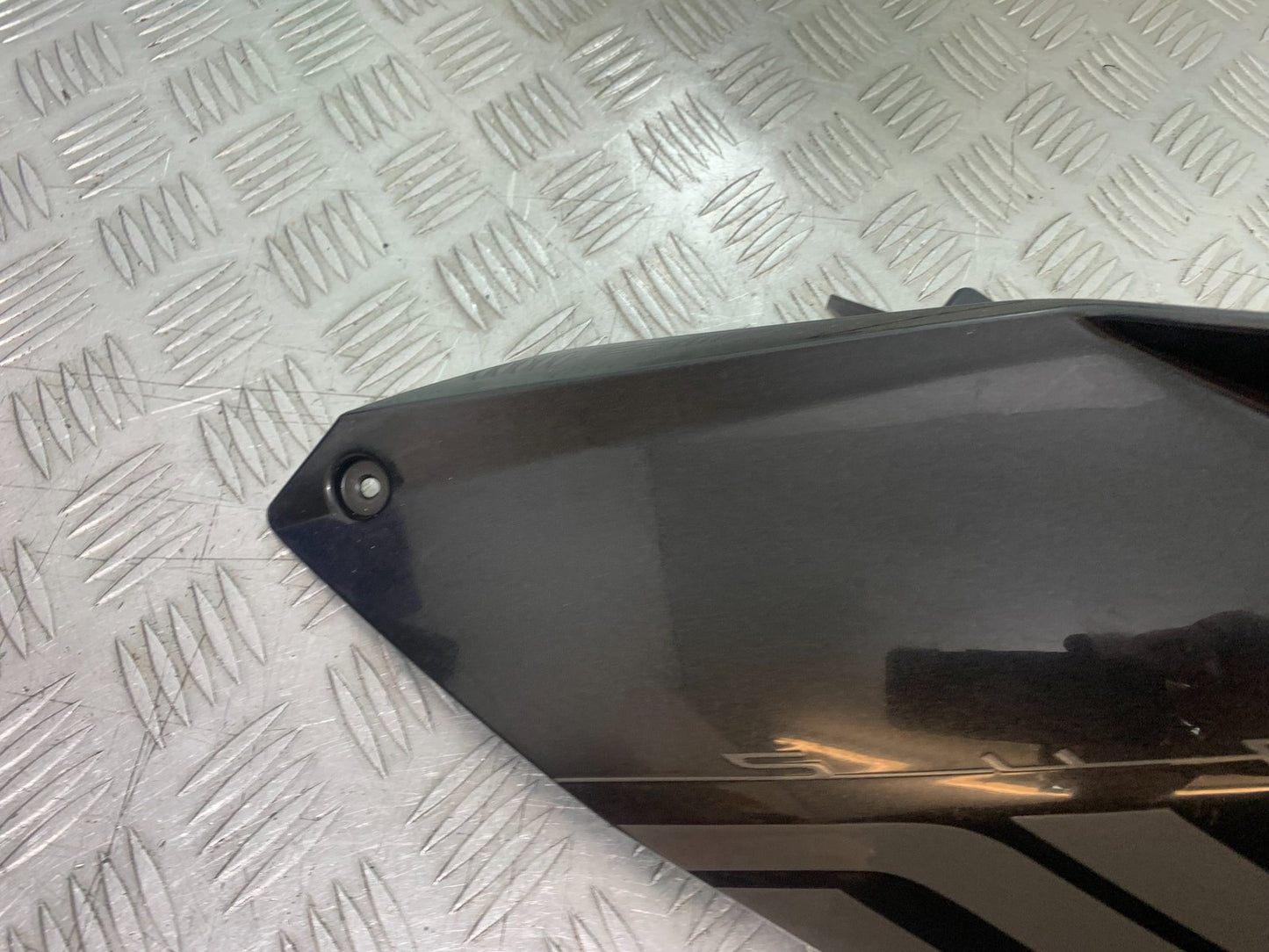 KTM 990 SUPER DUKE RIGHT TANK PANEL YEAR 2007-2011  (CMB1207)