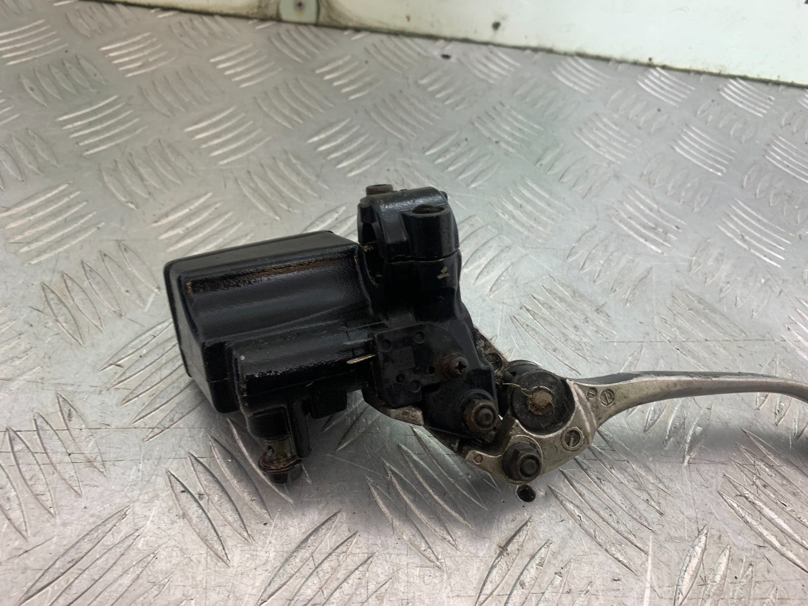 YAMAHA FZS600 FAZER 600 FRONT MASTER CYLINDER    YEAR 1998-2001 (CMB1267)