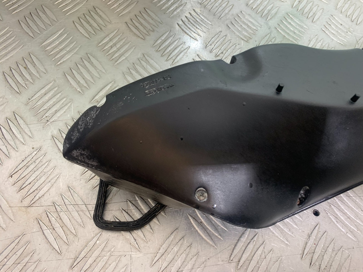DUCATI 996 SPS 748 916 998 RIGHT AIR TUBE  1999-2000 (CMB1209)