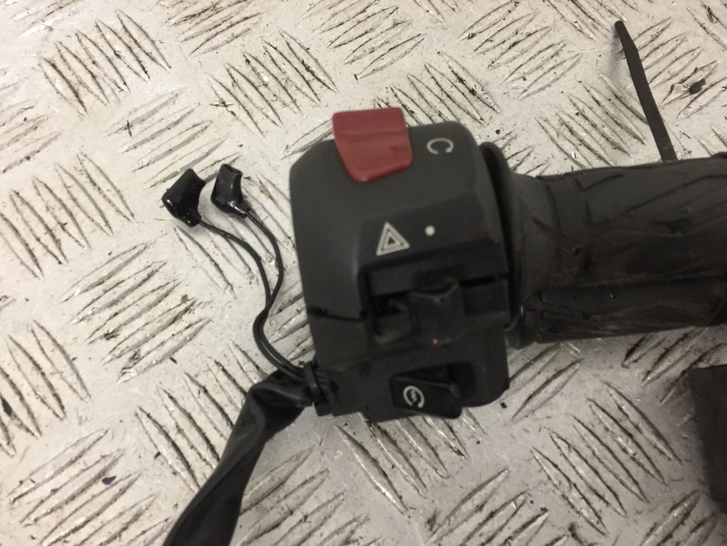 SUZUKI GSX-S 125 RIGHT SWITCH GEAR  YEAR 2017-2020  (STOCK 779)
