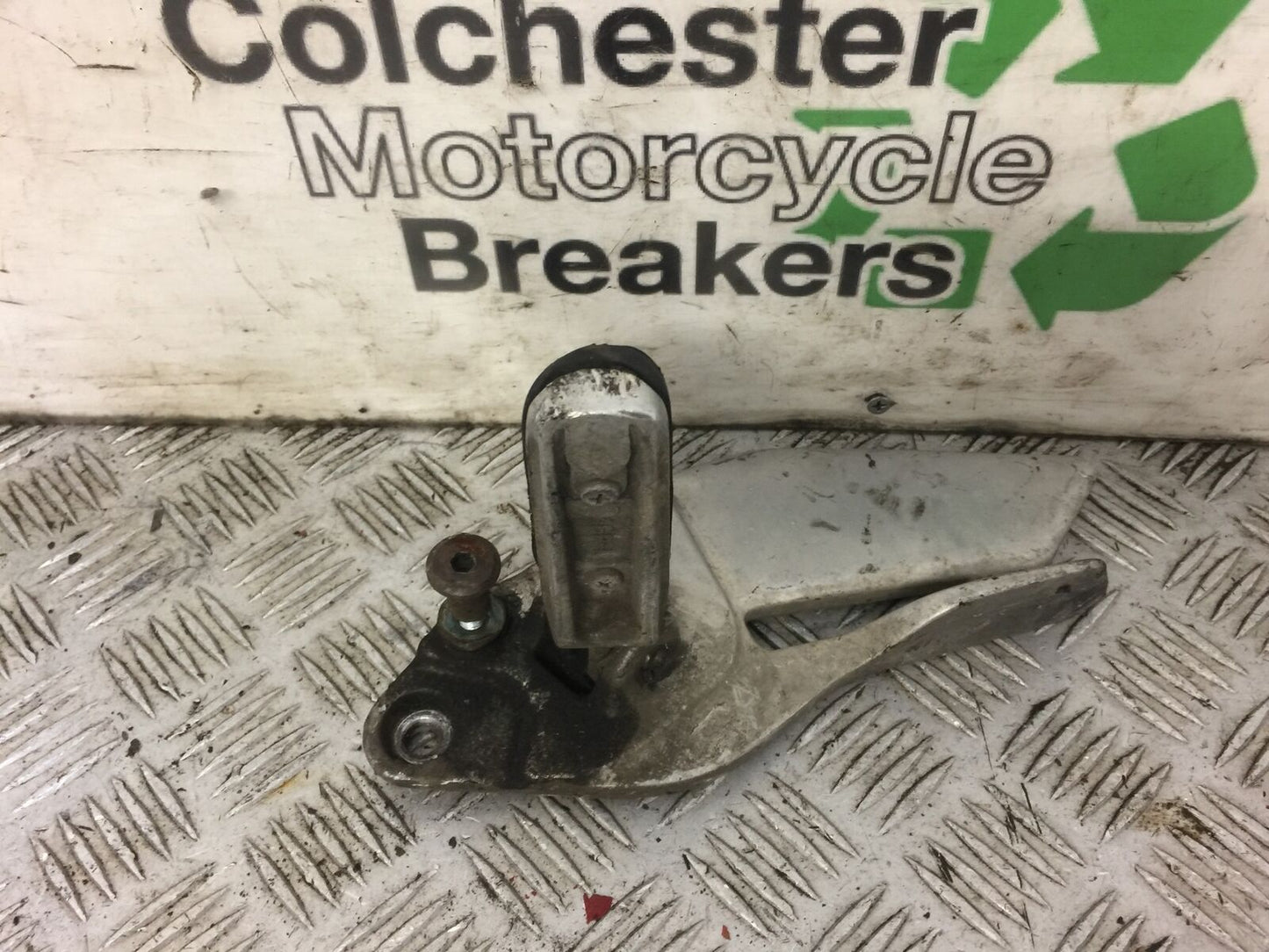 YAMAHA XJ900 XJ 900 DIVERSION FRONT LEFT HANGER YEAR 1994-2002 STOCK 488)