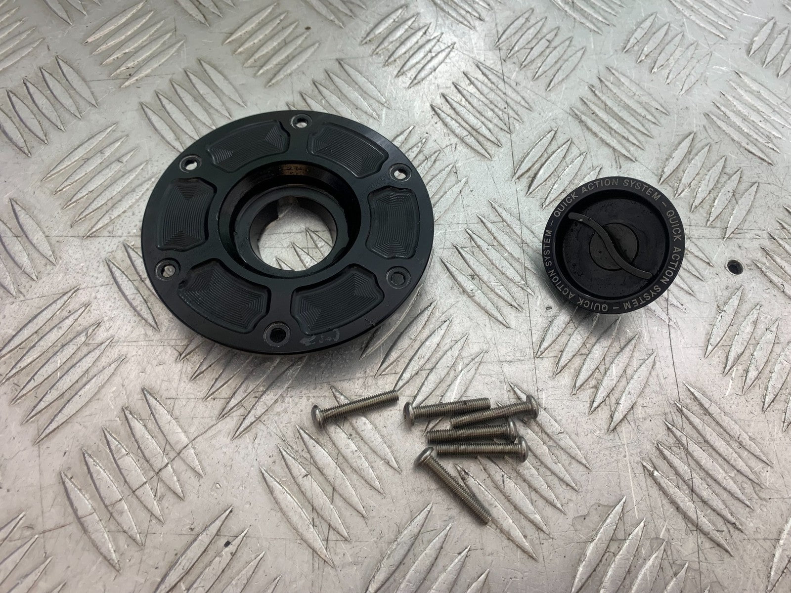 KTM 1290 SUPER DUKE R QUICK RELEASE PETROL CAP  YEAR 2020-2024 (CMB1272)