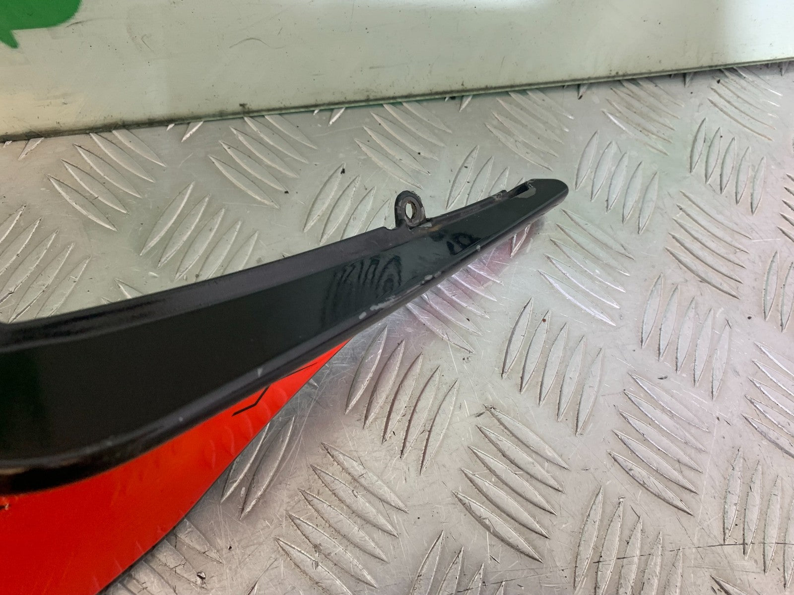 APRILIA RSV4 FACTORY LEFT SEAT PANEL  YEAR 2009-2012 (CMB1224)