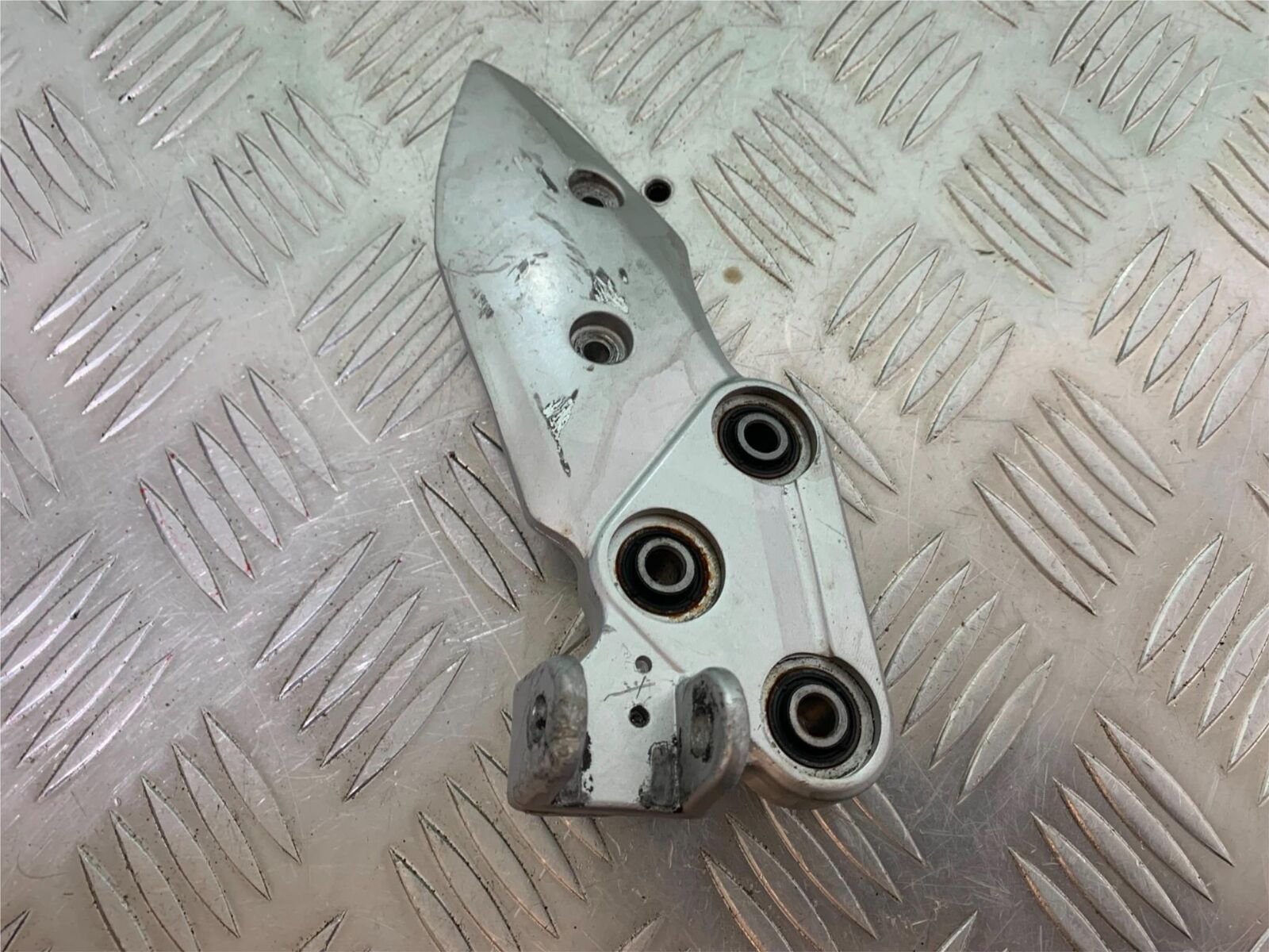 SUZUKI GSX1400 GSX 1400 FRONT RIGHT HANGER  YEAR 2002-2006 (CMB1007)