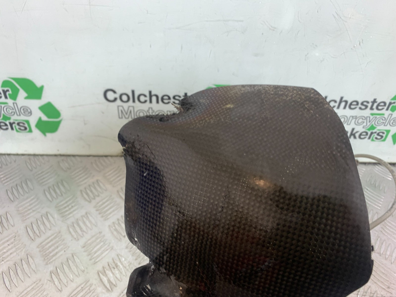 DUCATI 996 SPS 748 916 998 CARBON HUGGER (DAMAGED)  1999-2000 (CMB1209)