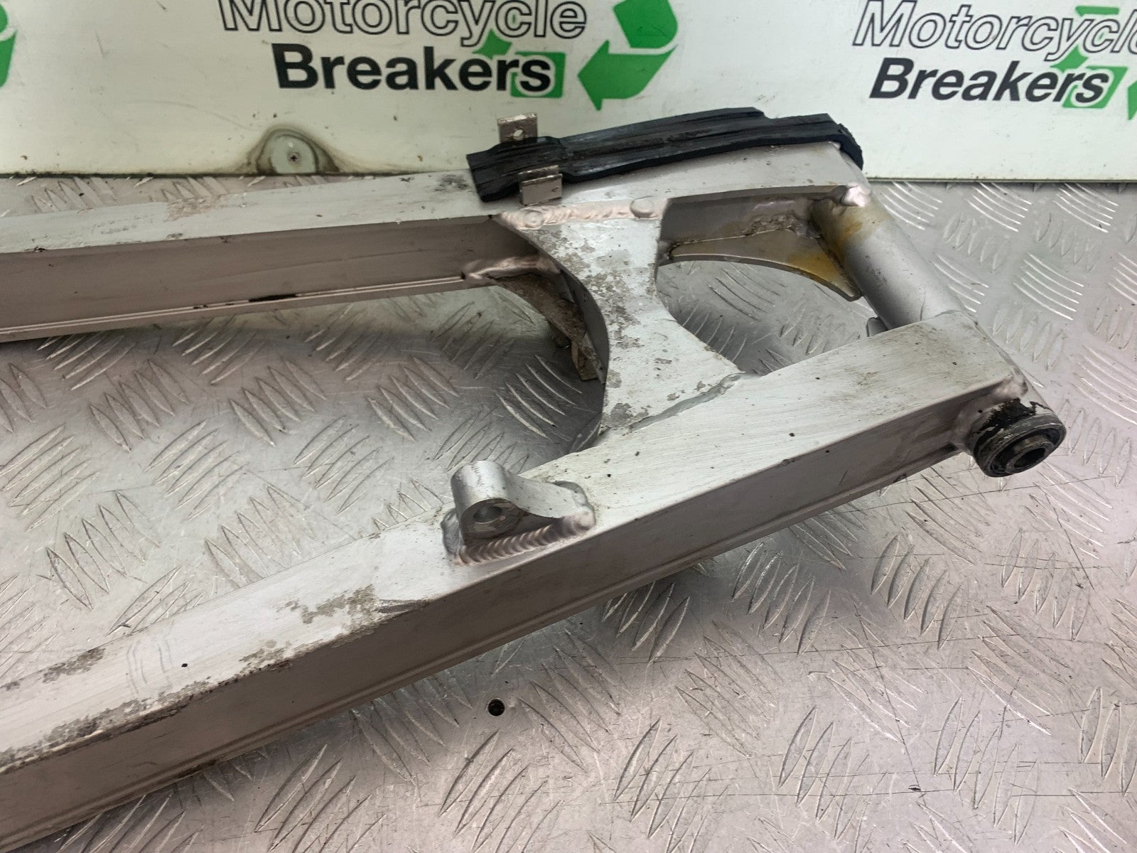 KAWASAKI GPZ600 GPZ 600 SWINGARM YEAR 1988-90 (CMB1258)