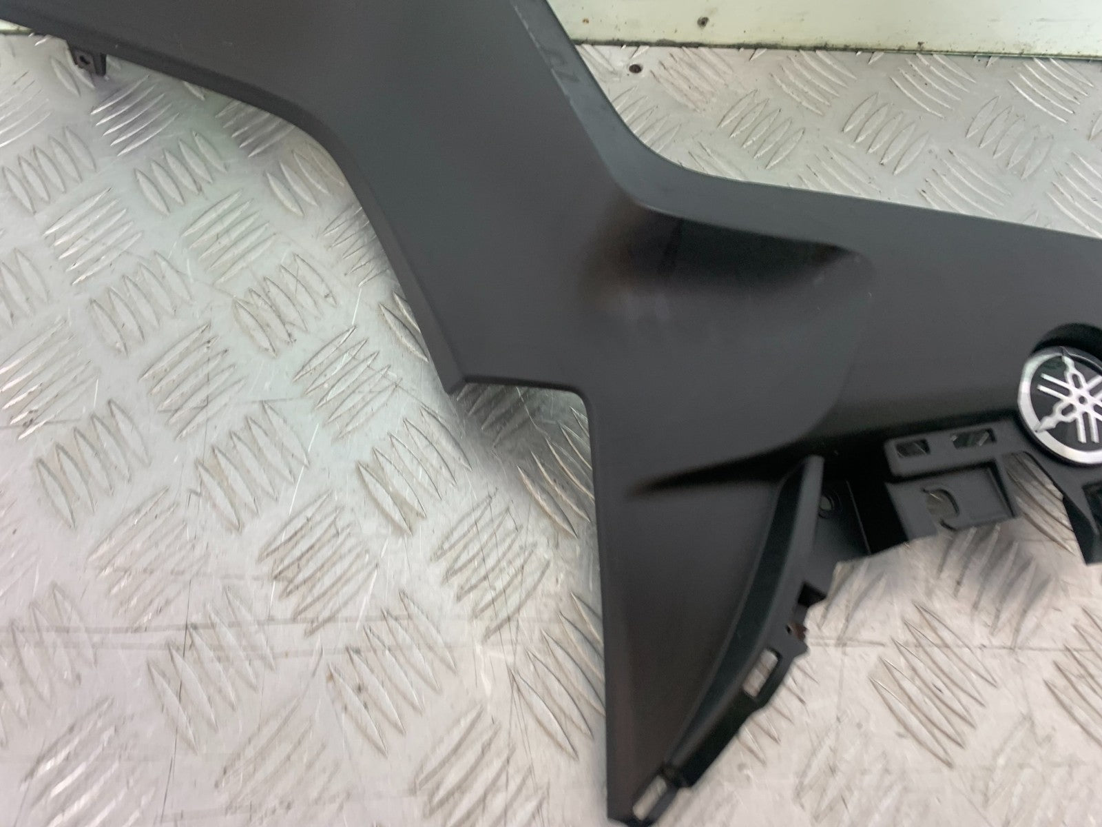 YAMAHA XMAX 300 SIDE INFILL PANEL  YEAR 2017-2020 (CMB1218)