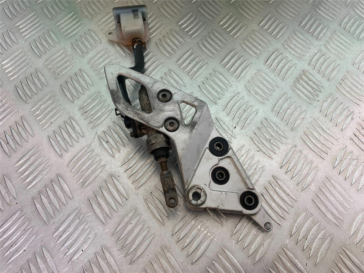 SUZUKI GSX650 F GSX 650 F FRONT RIGHT HANGER    YEAR 2008-16 (CMB1045)