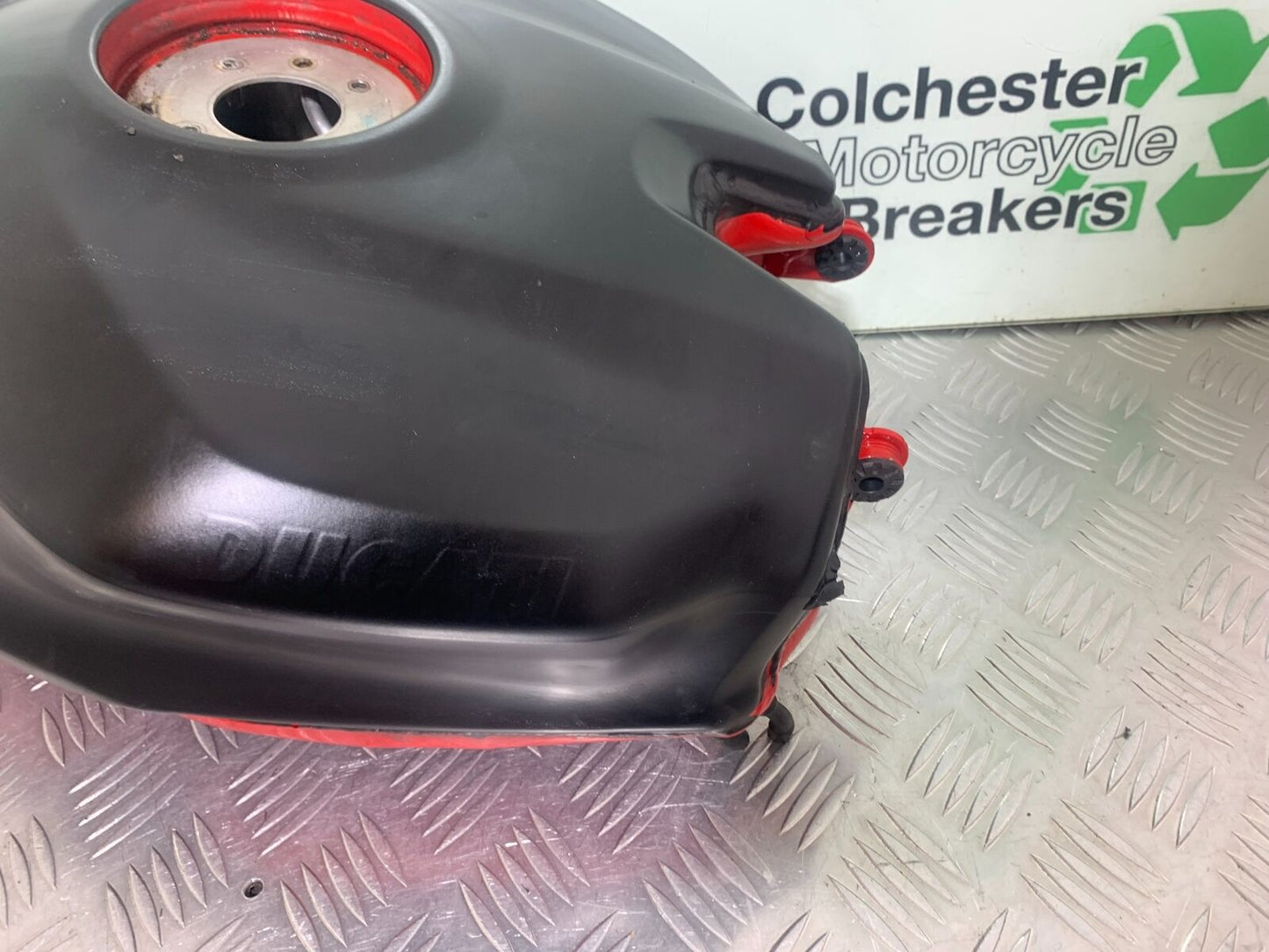 DUCATI 1199 PANIGALE PETROL TANK  YEAR 2012-2014 (CMB1047)