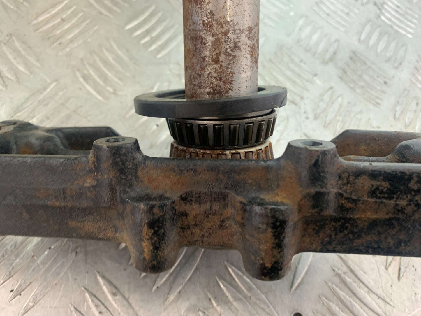 KAWASAKI VN1500 CLASSIC BOTTOM YOKE  YEAR 1999 -2006 (CMB1166)