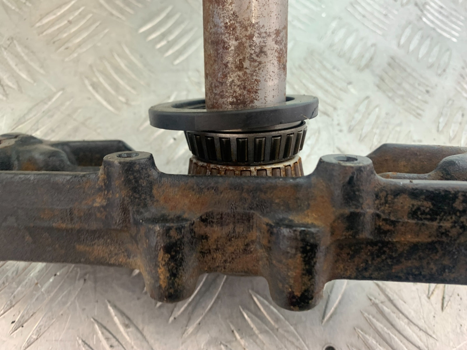 KAWASAKI VN1500 CLASSIC BOTTOM YOKE  YEAR 1999 -2006 (CMB1166)
