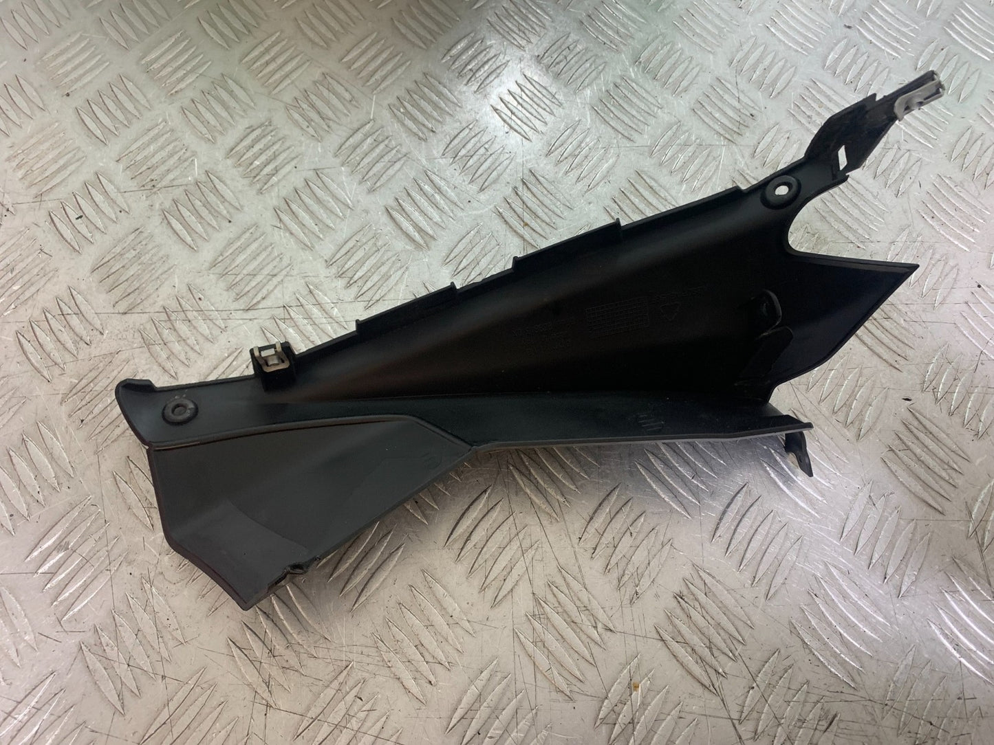 APRILIA RSV4 FACTORY RIGHT AIR TUBE COVER  YEAR 2009-2012 (CMB1224)