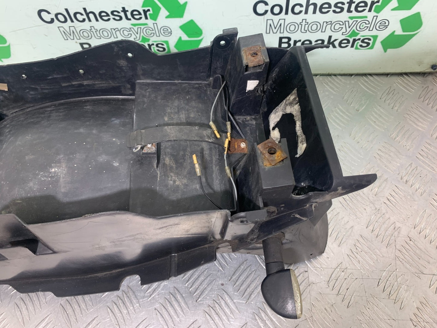 YAMAHA YZF1000 THUNDERACE UNDERTRAY YEAR 1997-2000 (CMB1204)