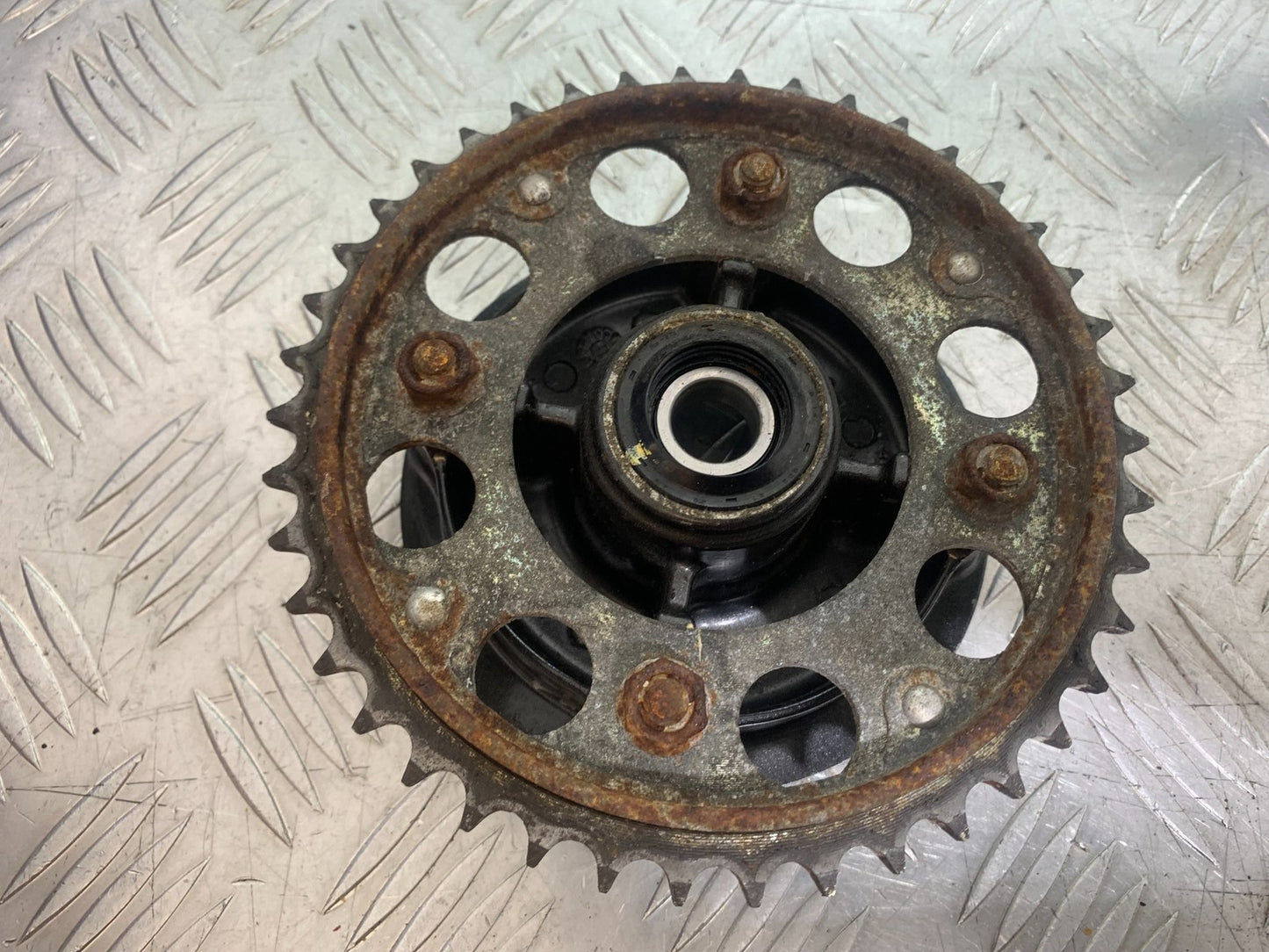 HONDA CBF125 CBF 125 REAR SPROCKET CARRIER YEAR 2009-14  (CMB1172)