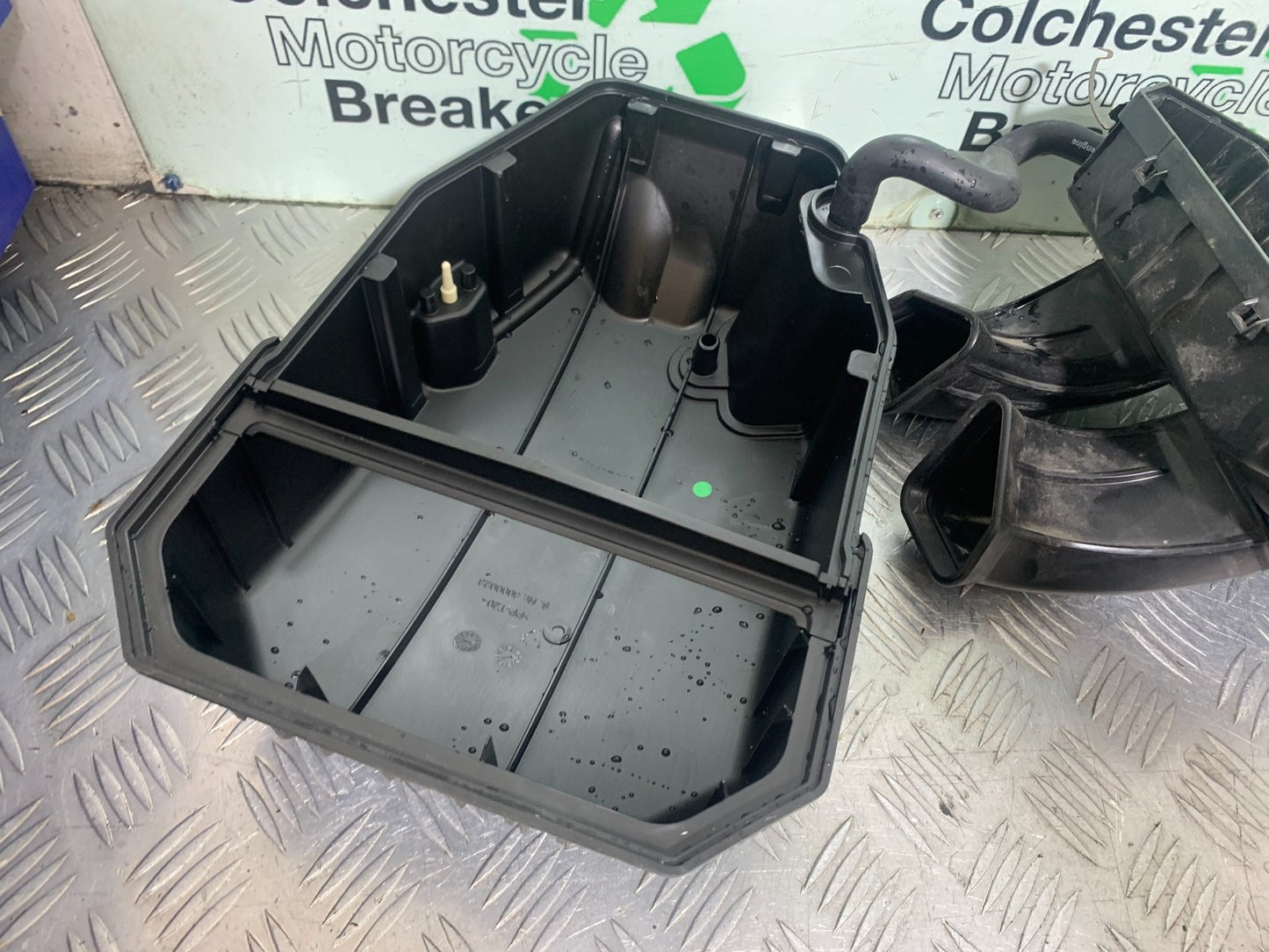 KTM 1290 SUPER DUKE R AIRBOX  YEAR 2020-2024 (CMB1272)