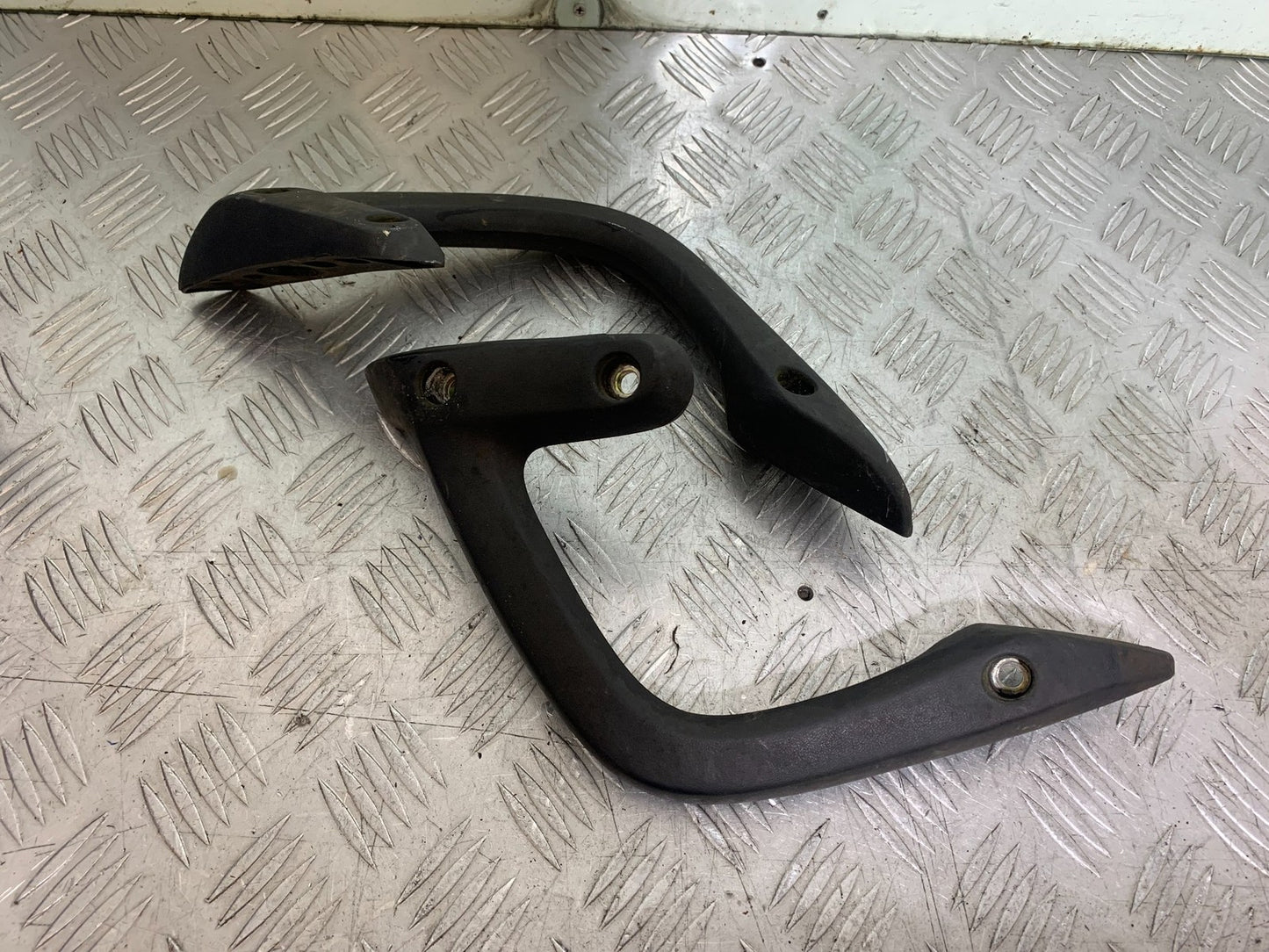 HONDA NT650 V DEAUVILLE GRAB RAIL  YEAR 1998-01(CMB1320)