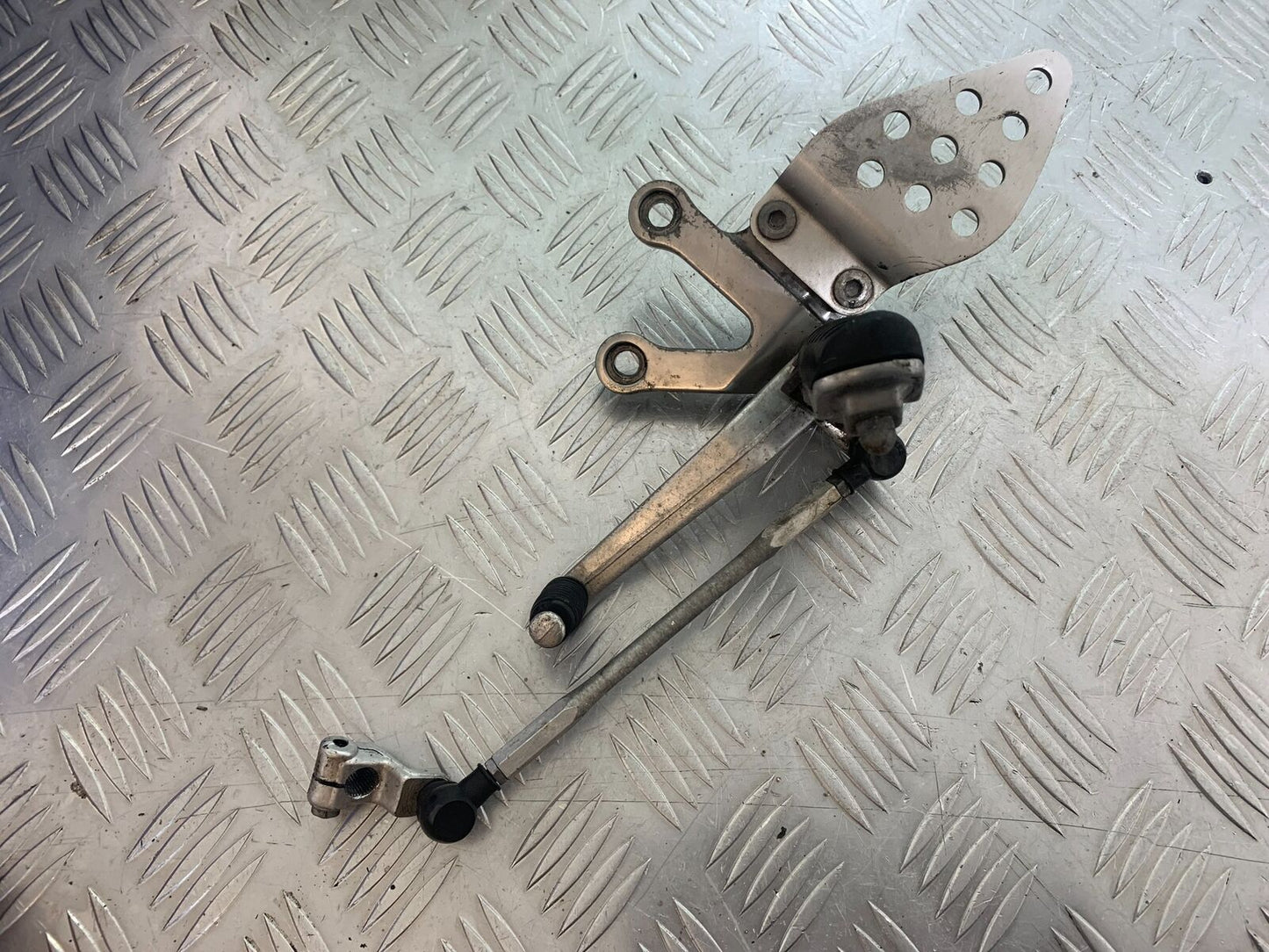 KAWASAKI ZX6R ZX6 J FRONT LEFT HANGER   YEAR 2000 (CMB1129)