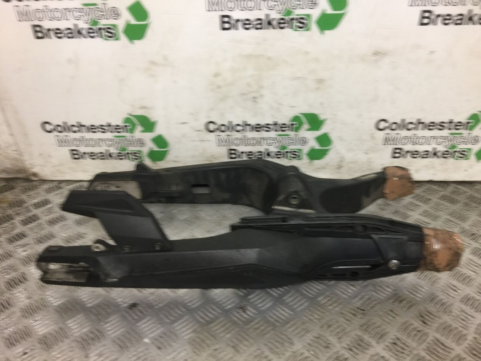 TRIUMPH TIGER 800 XCX SWINGARM    2018-2021 (STOCK 548)