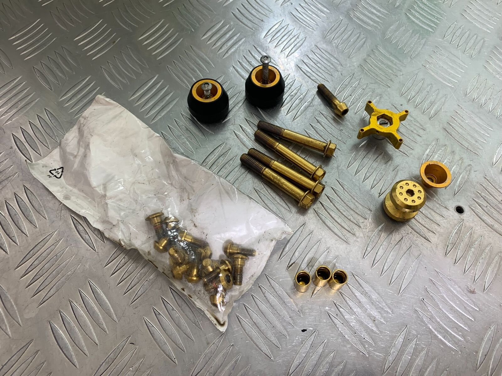 YAMAHA MT09 MT-09 AFTERMARKET NUTS AND BOLTS  YEAR 2013-2016  (STOCK 997)