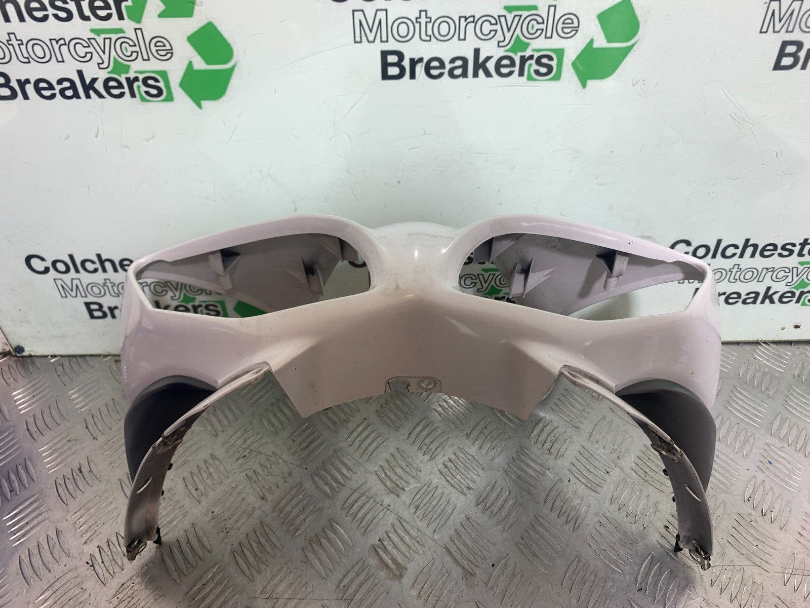 YAMAHA YZF R1 14 B BIG BANG TOP FAIRING   2009-14 (CMB1175)