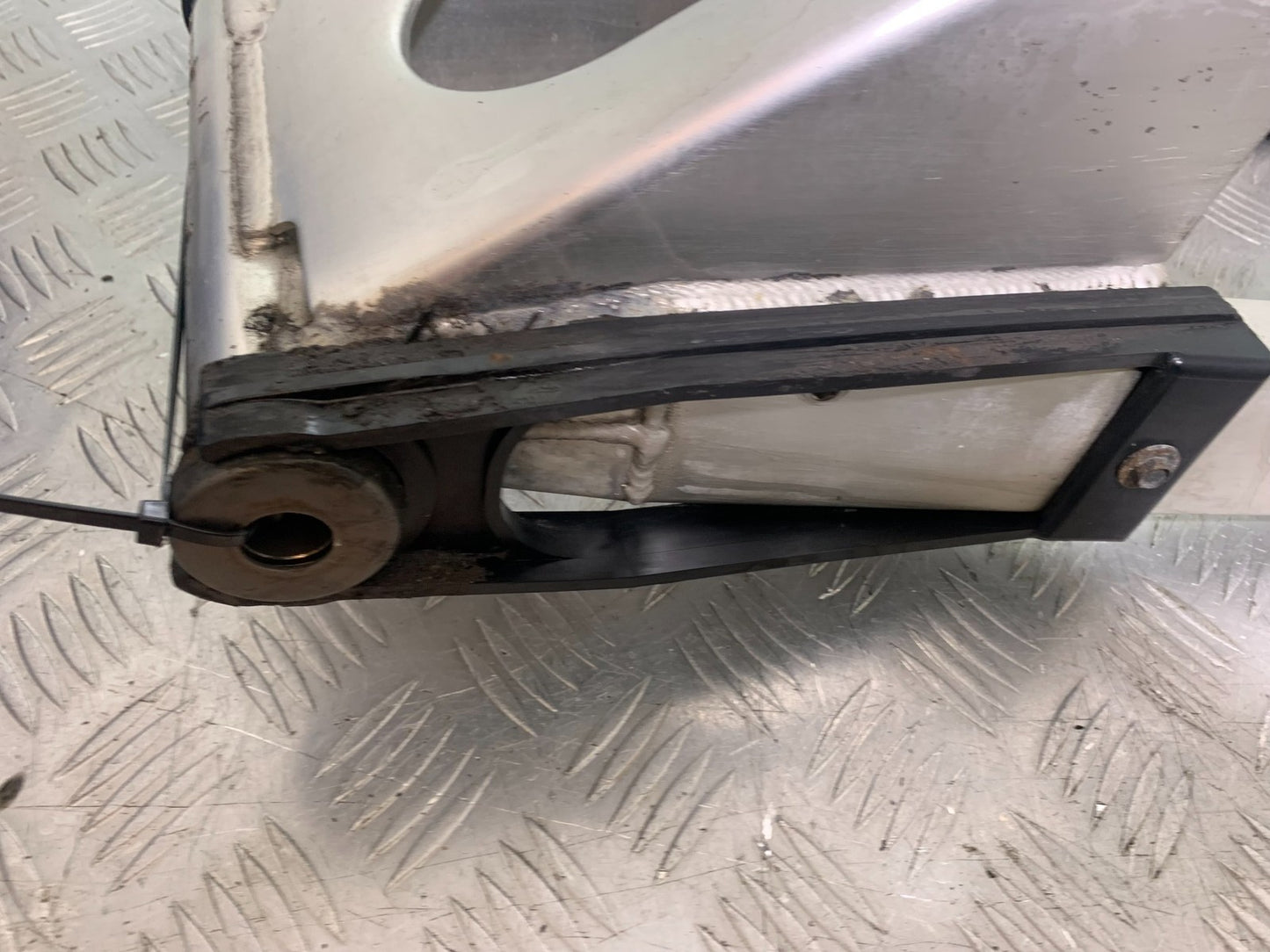 YAMAHA YZF R1 4XV SWINGARM   YEAR 1998-99 (CMB1291)