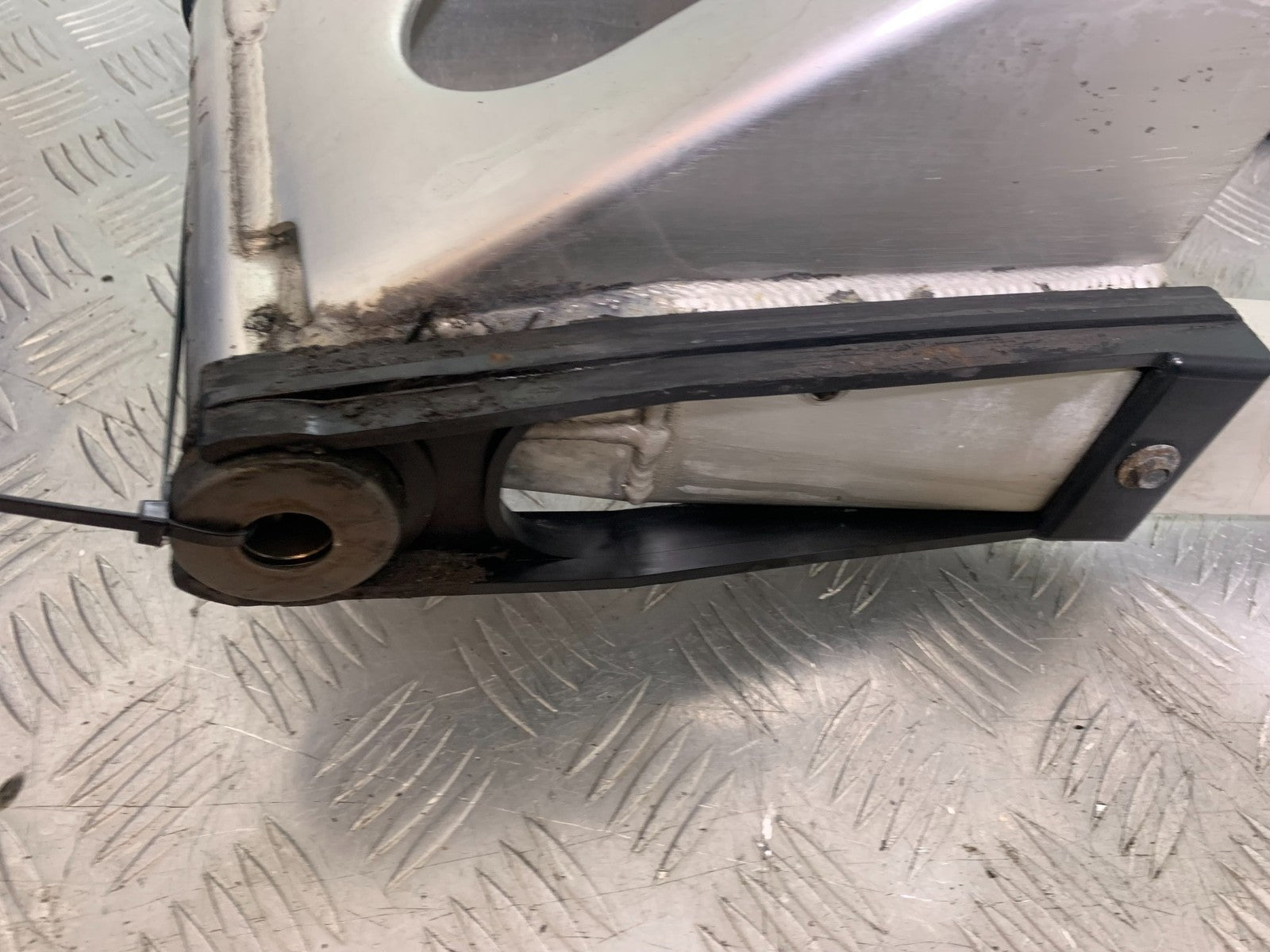 YAMAHA YZF R1 4XV SWINGARM   YEAR 1998-99 (CMB1291)