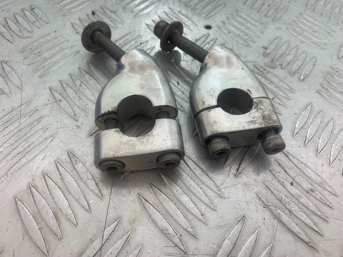 YAMAHA XV535 XV 535 VIRAGO HANDLEBAR RISERS   YEAR 1994-02 (CMB1139)