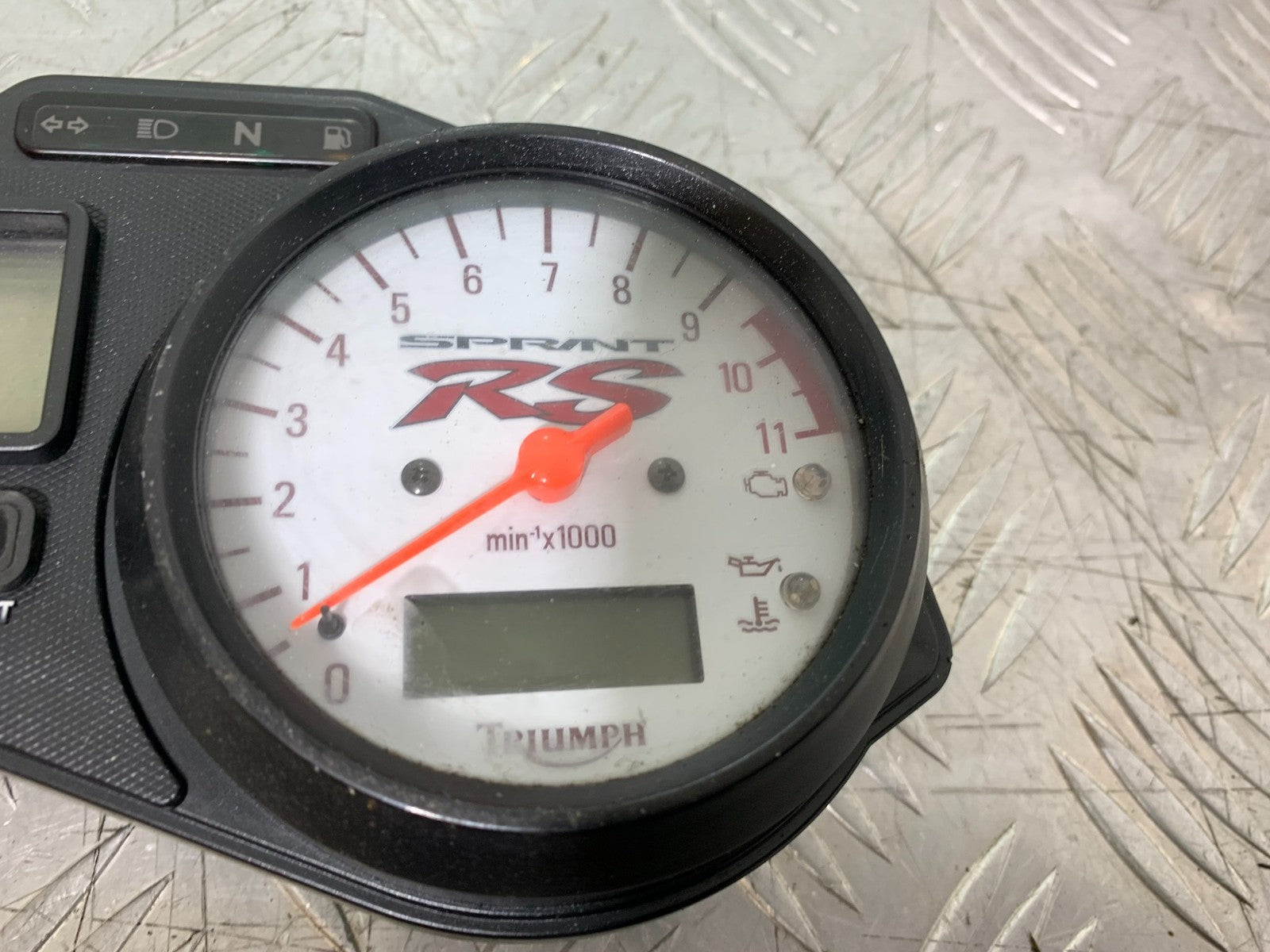 TRIUMPH 955I SPRINT RS CLOCKS SPEEDO DASH YEAR 1999-03 (CMB1313)