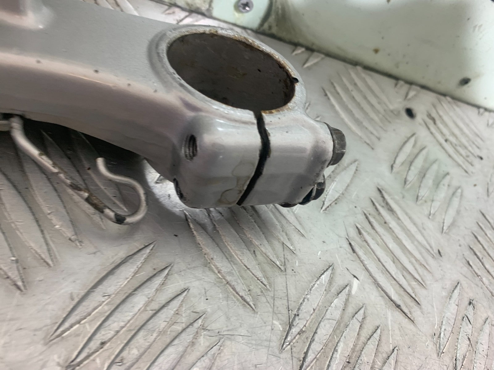 SUZUKI GSX750 INAZUMA BOTTOM YOKE   YEAR 1998-2003 (CMB1308)