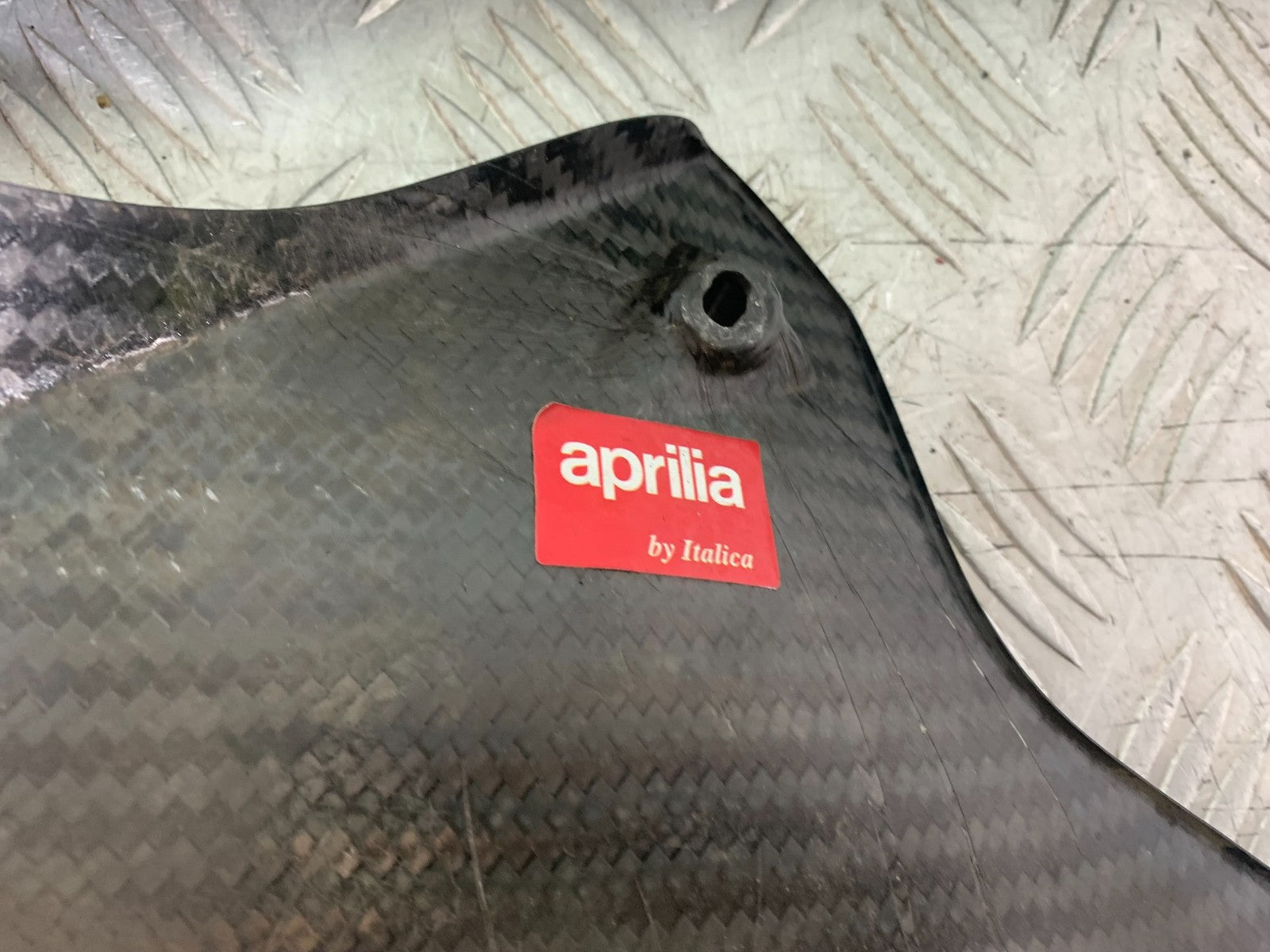 APRILIA RSV4 FACTORY LEFT AND RIGHT CARBON SIDE INFILLS YEAR 2009-2012 (CMB1224)