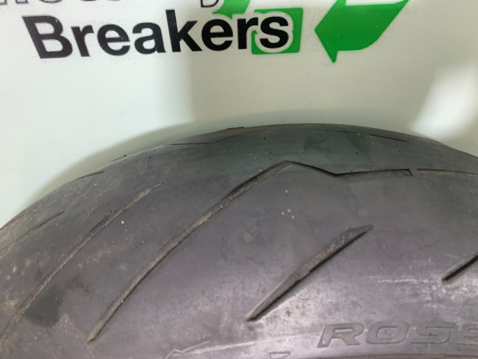 TRIUMPH 955i DAYTONA REAR WHEEL YEAR 2002-2006 (CMB1229)