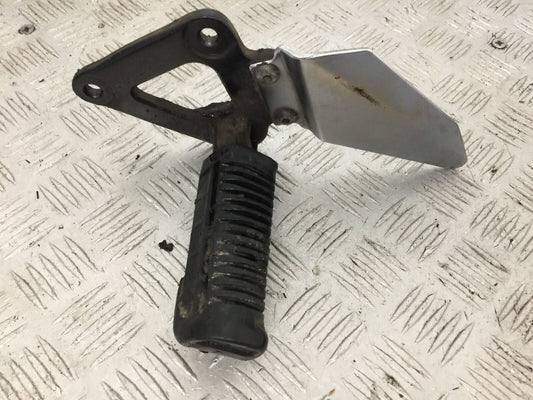 SUZUKI GS500 GS 500 FRONT LEFT HANGER   YEAR 2004-09 (STOCK 882)