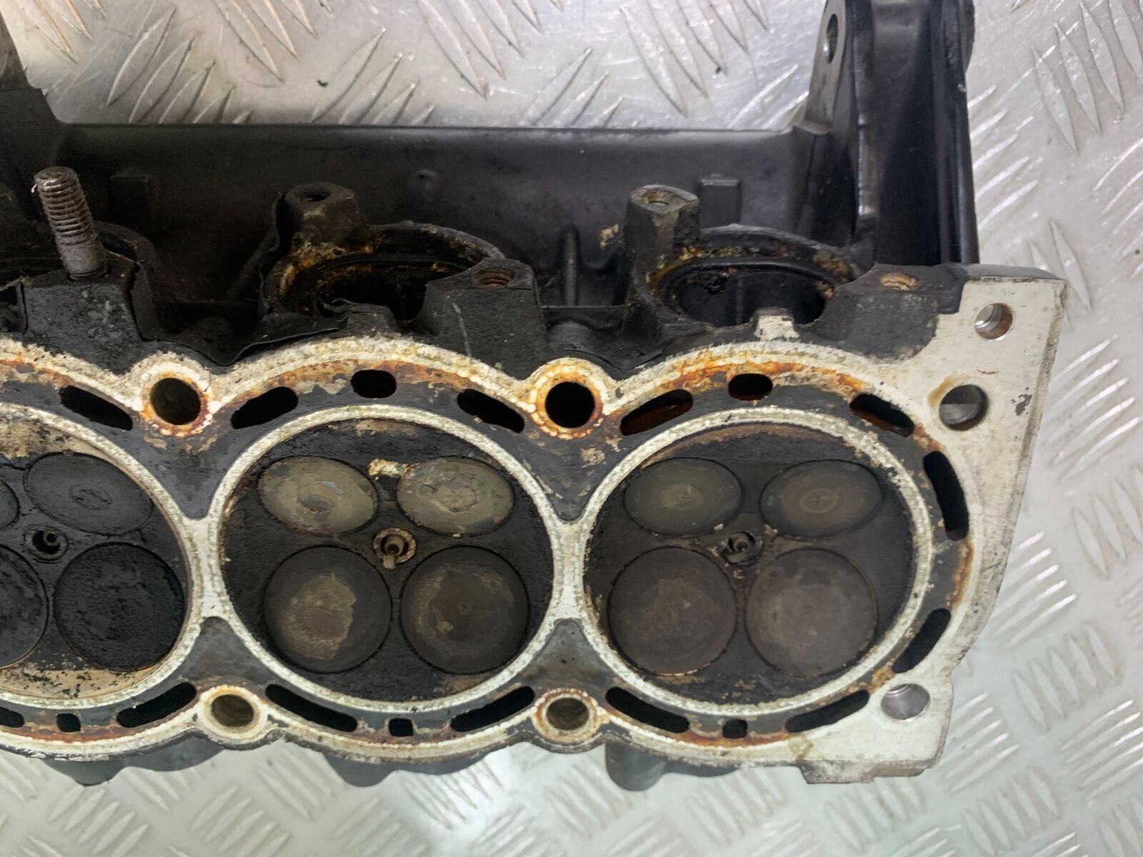 TRIUMPH 955i SPRINT ST CYLINDER HEAD  YEAR 1999-2004 (STOCK 735)